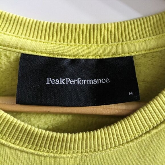 Peak Performance | Women's Original Crew Sweatshirt in Canary Lime - Picture 4 of 12